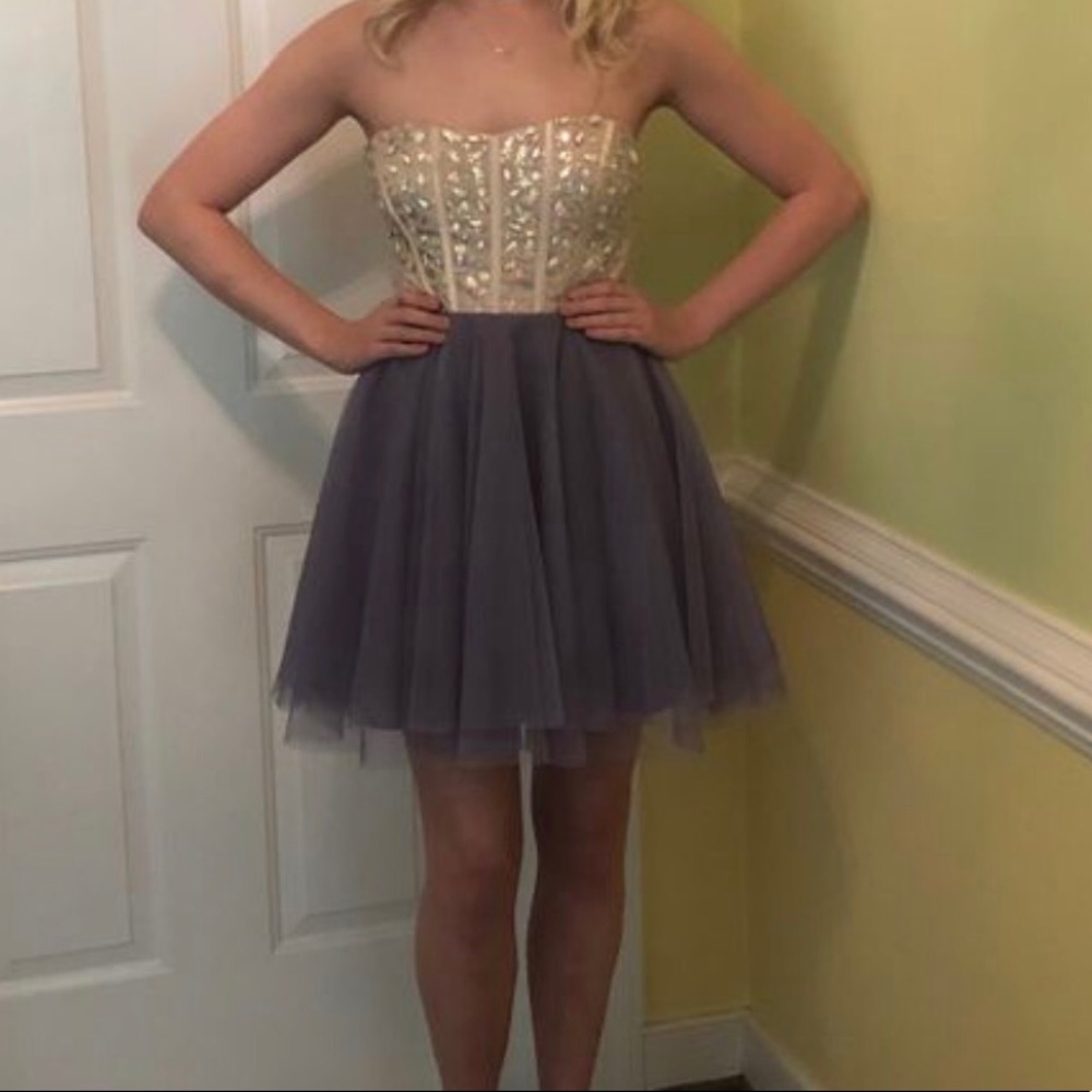 Short formal dress with beading